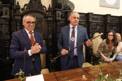 Constitución del ayuntamiento de Astorga. F. Otero Perandones.