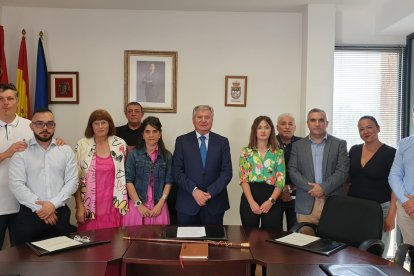 Raúl Valcarce renueva la Alcaldía de Carracedelo. DL