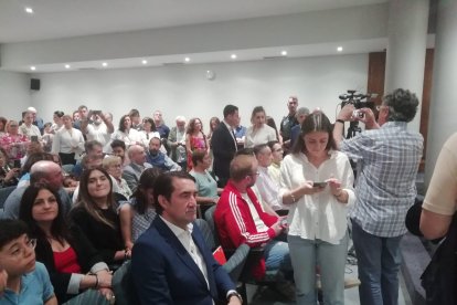 El consejero Juan Carlos Suárez-Quiñones, en el salón de plenos de Ponferrada. ANA F. BARREDO