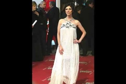Maribel Verdú de blanco...