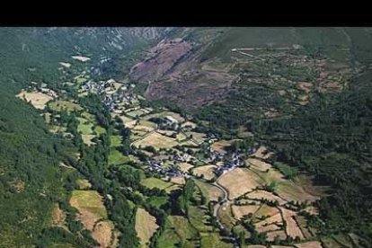Es una de las localidades más atractivas del valle. Tiene dos ermitas y una casa blasonada, que es de gran interés histórico y cultural.