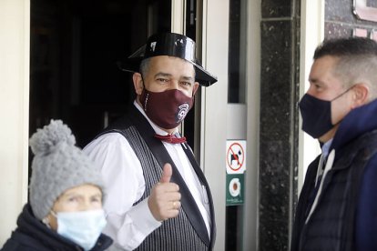 El disfraz, adaptado a las restricciones. MARCIANO PÉREZ
