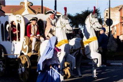 En Valencia de Don Juan y Santa María del Páramo optaron por el desfile virtual. DL