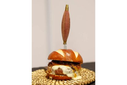 El Salón Gourmets celebra hasta el jueves una edición de récord en Ifema (Madrid), donde contará con una superficie equivalente a diez campos de fútbol en la que 20.000 expositores presentarán más 55.000 productos. J. J. GUILLÉN