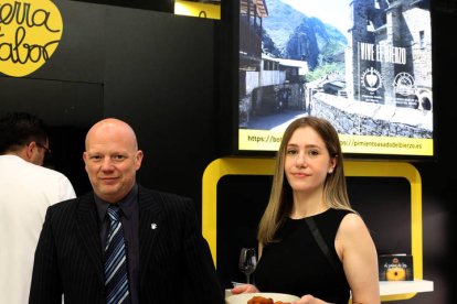 El Salón Gourmets celebra hasta el jueves una edición de récord en Ifema (Madrid), donde contará con una superficie equivalente a diez campos de fútbol en la que 20.000 expositores presentarán más 55.000 productos. BENITO ORDÓÑEZ