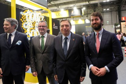 El Salón Gourmets celebra hasta el jueves una edición de récord en Ifema (Madrid), donde contará con una superficie equivalente a diez campos de fútbol en la que 20.000 expositores presentarán más 55.000 productos. BENITO ORDÓÑEZ