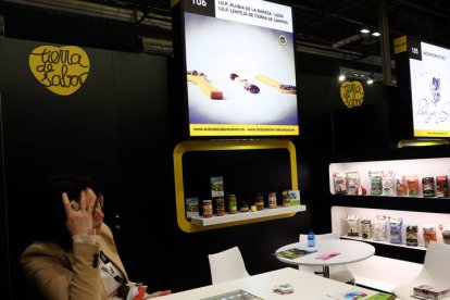 El Salón Gourmets celebra hasta el jueves una edición de récord en Ifema (Madrid), donde contará con una superficie equivalente a diez campos de fútbol en la que 20.000 expositores presentarán más 55.000 productos. BENITO ORDÓÑEZ