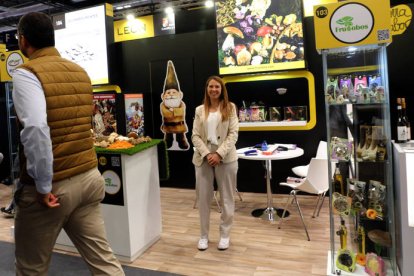 El Salón Gourmets celebra hasta el jueves una edición de récord en Ifema (Madrid), donde contará con una superficie equivalente a diez campos de fútbol en la que 20.000 expositores presentarán más 55.000 productos. BENITO ORDÓÑEZ