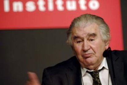 Antonio Gamoneda en el Instituto Cervantes de Fráncfor.