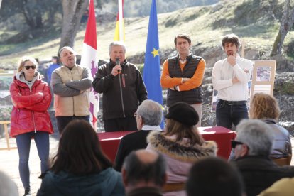 Autoridades y asistentes al acto de inauguración. L. DE LA MATA