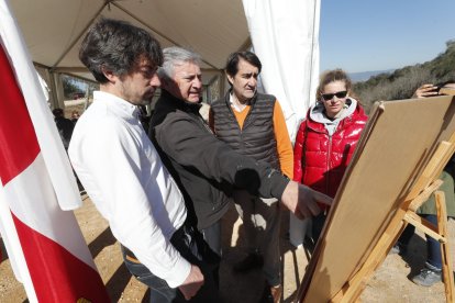 Autoridades y asistentes al acto de inauguración. L. DE LA MATA