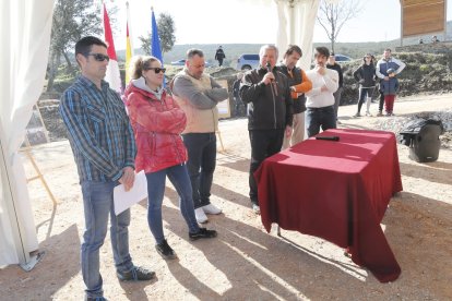 Autoridades y asistentes al acto de inauguración. L. DE LA MATA