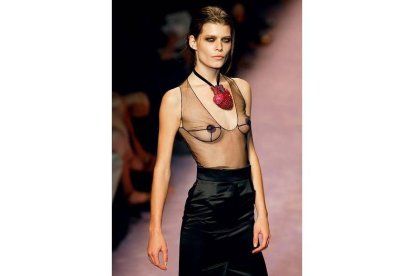 Con la blusa de tul transparente hizo su aportación a la revolución sexual.