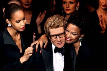 El 7 de enero de 2002 Yves Saint Laurent anunció su retirada definitiva.