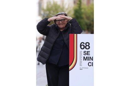 La presidenta de la Academia de Cine Europeo y directora de cine, la polaca Agnieszka Holland, presenta su película 'Green Border' EFE / NACHO GALLEGO.
