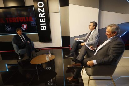 Folgueral, con Manuel Domínguez y Joaquín S. Torné. L DE LA MATA