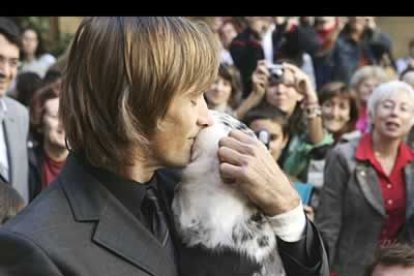 Viggo Mortensen eligió a este carea llamado Firme al que se llevará a Inglaterra. «Viajaré a Roma, a Inglaterra y a Alemania, y no sé si me dejarán viajar con él. No quiero perderme su infancia», dijo.