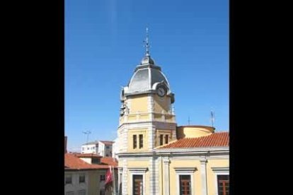 La torre del Ayuntamiento municipal es uno de los edificios más característicos de la ciudad.