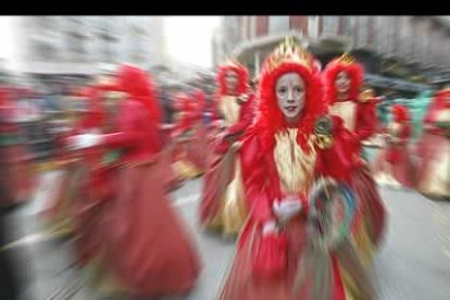 Nadie en la ciudad se puede quedar sin disfraz. Las calles de La Bañeza estallan de color y rítmos durante el carnaval.