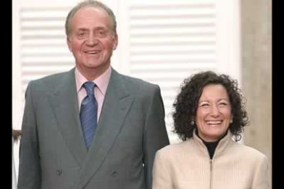 El rey Juan Carlos apareció sonriente junto a su futura consuegra, Paloma Rocasolano.