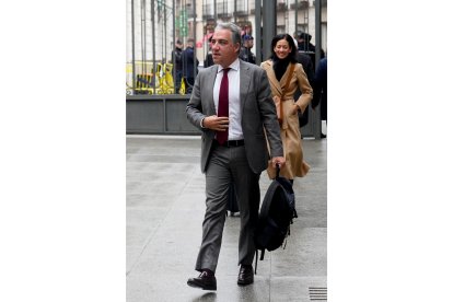 El diputado del PP Elías Bendodo. EFE/BORJA SÁNCHEZ-TRILLO