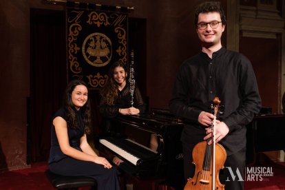 Trío de clarinete, viola y piano. DL