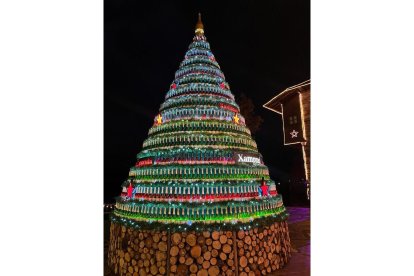 'Reciclando botellas en Navidad'. CONCEPCIÓN RODRÍGUEZ ESCUREDO