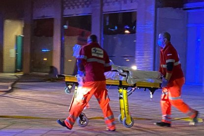 Incendio en una vivienda del barrio de La Palomera. RAMIRO