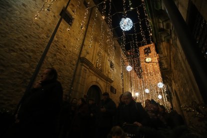 Encendido de la iluminación navideña de Ponferrada. ANA F. BARREDO (14)