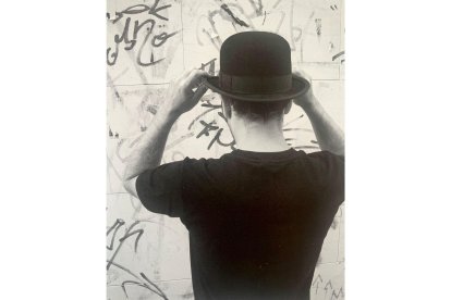 Miércoles 5: Dr. Hofmann a las 23.00 horas. L.S.M