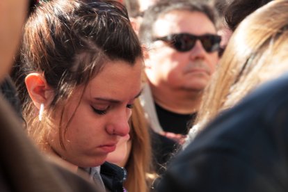 Cientos de personas participaron en la Pola de Gordón en una concentración, que se celebró al día siguiente del accidente, para expresar el apoyo a las familias y compañeros de los mineros fallecidos. RAMIRO