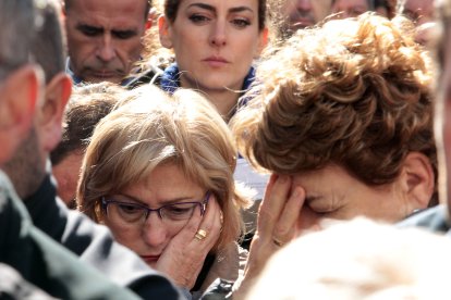 Cientos de personas participaron en la Pola de Gordón en una concentración, que se celebró al día siguiente del accidente, para expresar el apoyo a las familias y compañeros de los mineros fallecidos. RAMIRO