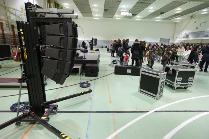 Preparativos en el colegio Gumersindo Azcárate de León ante la visita de los reyes. RAMIRO