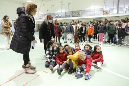 Preparativos en el colegio Gumersindo Azcárate de León ante la visita de los reyes. RAMIRO