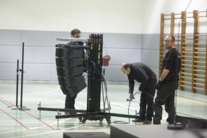 Preparativos en el colegio Gumersindo Azcárate de León ante la visita de los reyes. RAMIRO