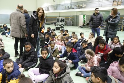 Preparativos en el colegio Gumersindo Azcárate de León ante la visita de los reyes. RAMIRO