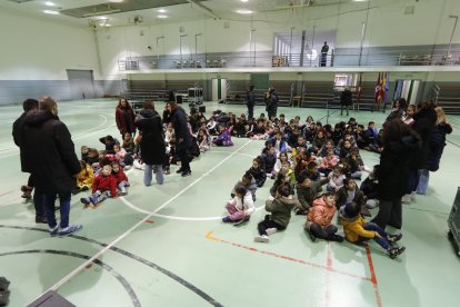 Preparativos en el colegio Gumersindo Azcárate de León ante la visita de los reyes. RAMIRO