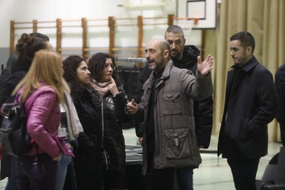 Preparativos en el colegio Gumersindo Azcárate de León ante la visita de los reyes. RAMIRO