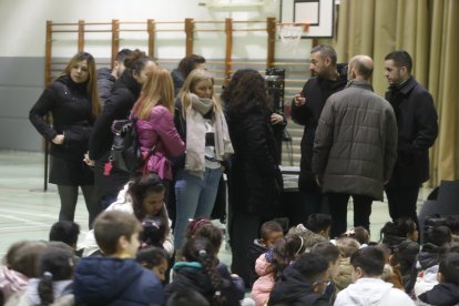 Preparativos en el colegio Gumersindo Azcárate de León ante la visita de los reyes. RAMIRO