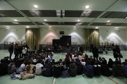 Preparativos en el colegio Gumersindo Azcárate de León ante la visita de los reyes. RAMIRO
