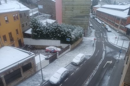 La nieve también ha llegado a Villablino. VANESSA ARAUJO