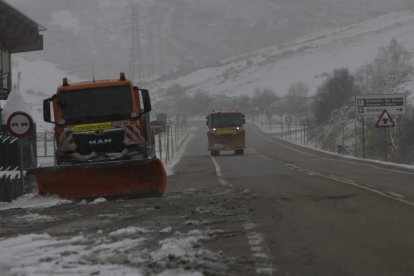 La nieve ha llegado a la provincia de León. FERNANDO OTERO
