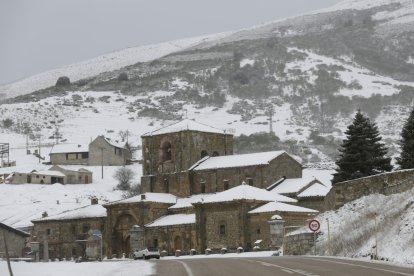 La nieve ha llegado a la provincia de León. FERNANDO OTERO