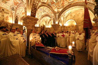 Foto de archivo del acto en el Panteón de los Reyes en San Isidoro. RAMIRO