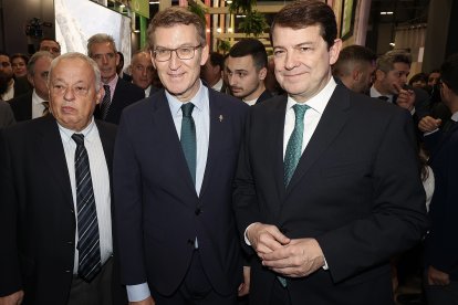 Visita de Alfonso Fernández Mañueco a la 44 edición de Fitur. ICAL