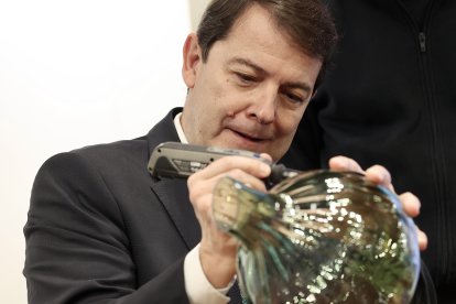 Visita de Alfonso Fernández Mañueco a la 44 edición de Fitur. ICAL