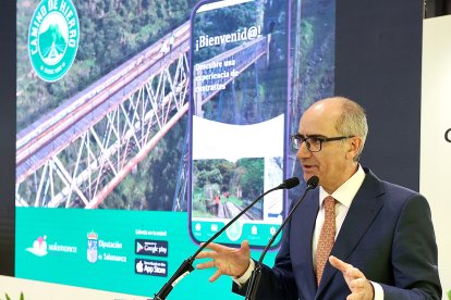 Visita de Alfonso Fernández Mañueco a la 44 edición de Fitur. ICAL