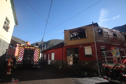 Incendio en una vivienda en Valseco. ANA F. BARREDO