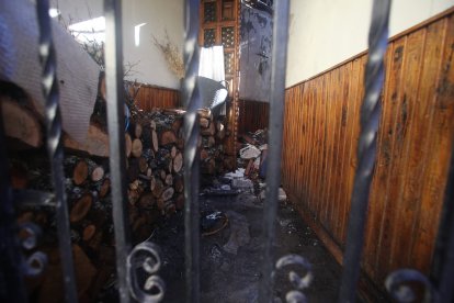 Incendio en una vivienda en Valseco. ANA F. BARREDO