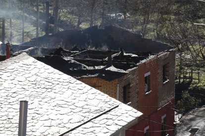 Incendio en una vivienda en Valseco. ANA F. BARREDO